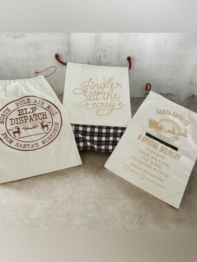 BNWOT Set of 3 Holiday Canvas Drawstring Gift Bags